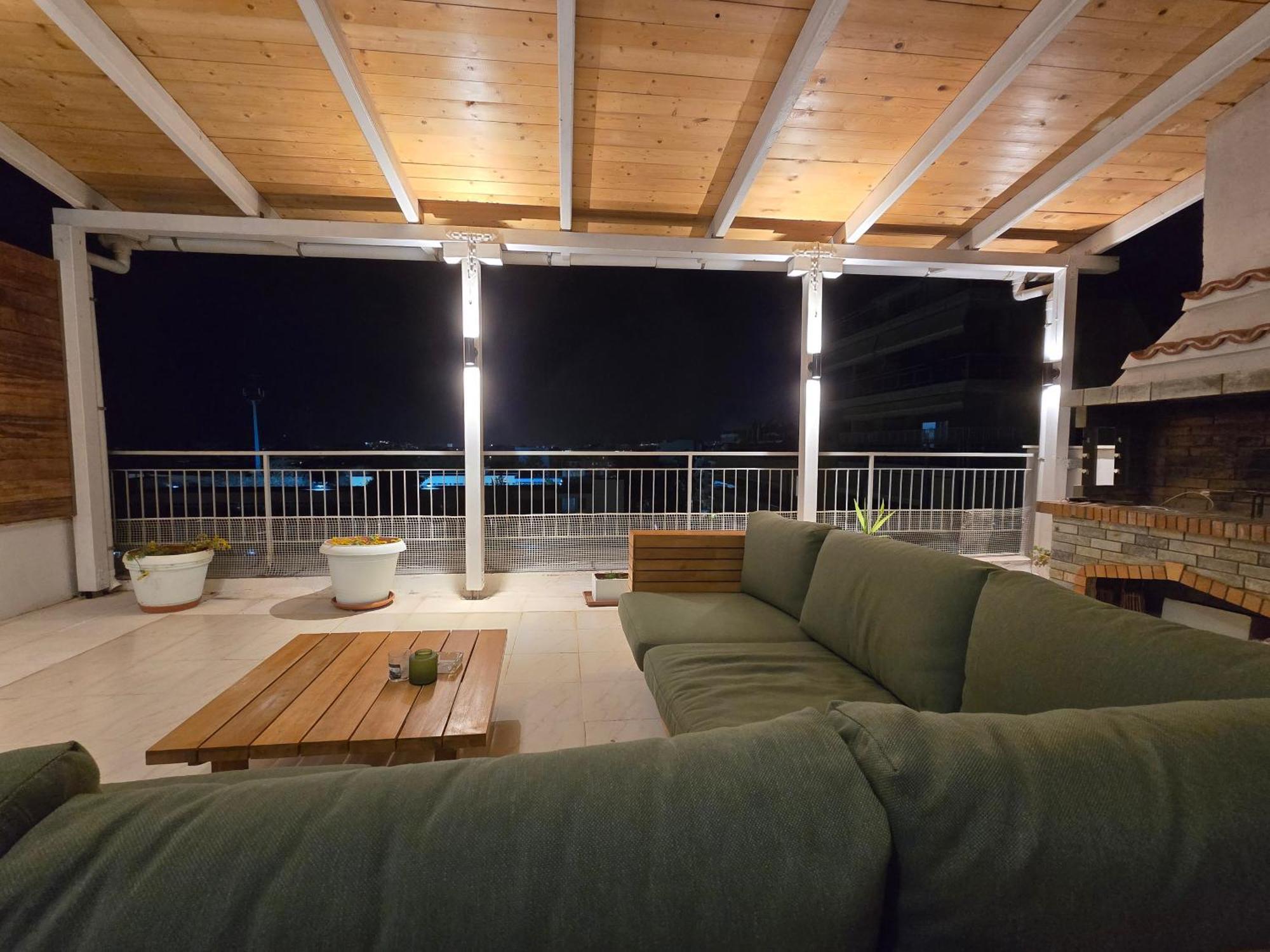 Penthouse Nea Smirni *